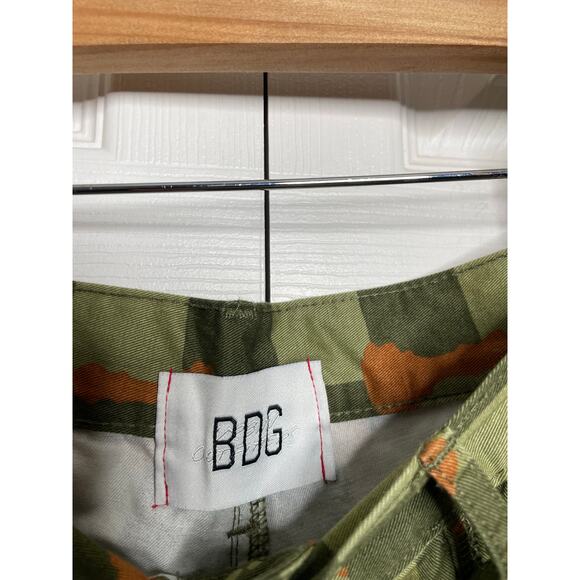 Urban Outfitters BDG Checkered Chessboard Cargo Carpenter Pants Size 24 - Picture 4 of 10